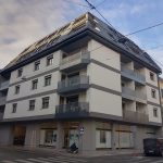 Mehrgeschossiges Eckgebäude in Graz-Lend mit Fenstern, Balkonen und geneigtem Dach